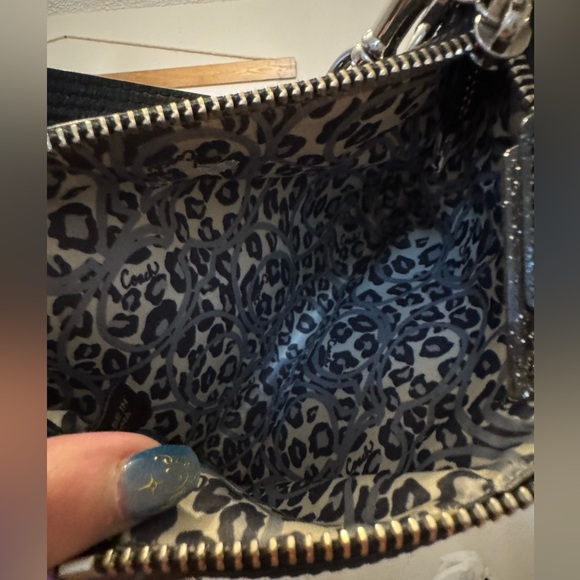 Coach Poppy Black Patent Wristlet with light grey Leopard Interior - Picture 7 of 7